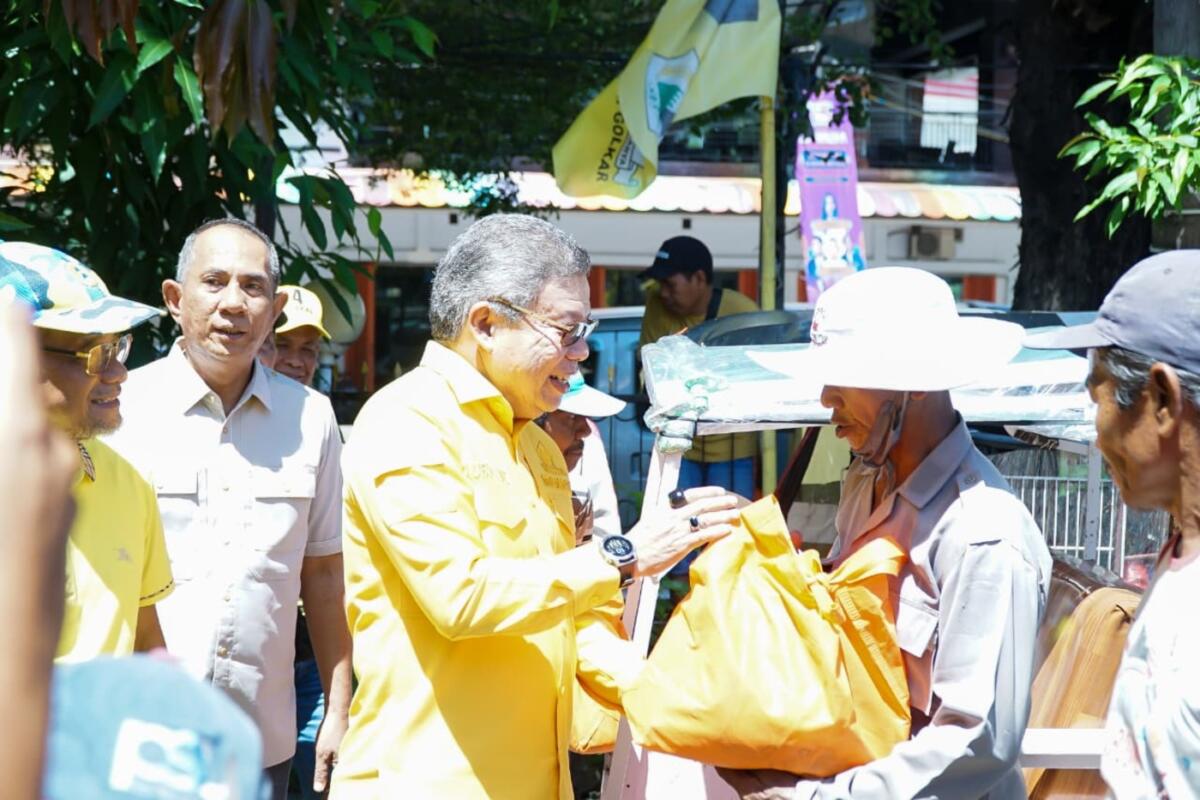 IST
BERSAMA--Ketua Golkar Sulsel Taufan Pawe bersama staf ahli Anggota DPR RI Nurdin Halid yakni Irwan Muin
