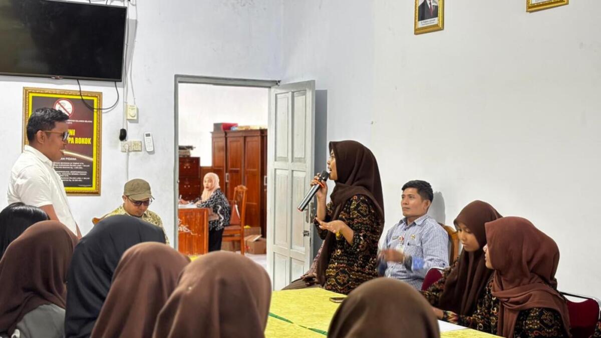 IST
SOSIALISASI--KPU Kota Makassar melanjutkan sosialisasi pendidikan pemilih di SMA Negeri 16 Makassar, Kamis (30/11).
