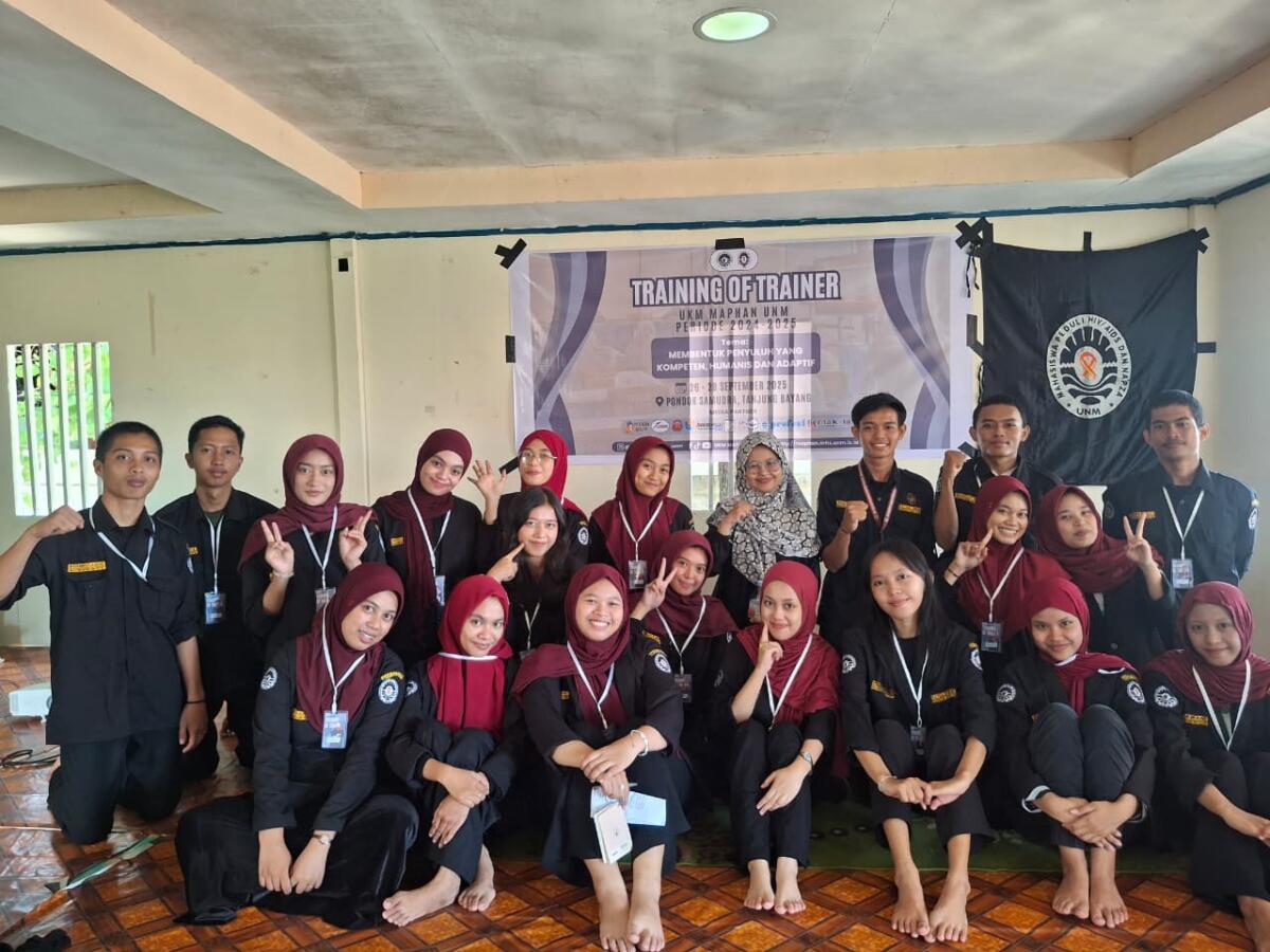 Pengurus UKM Maphan UNM bersama peserta ToT.