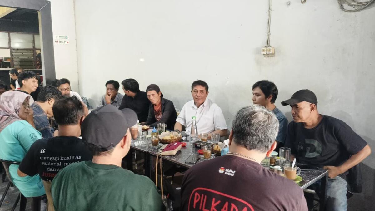 IST
REFLEKSI--Politisi PKB Syamsu Rizal diskusi bersama sejumlah wartawan refleksi setahun jadi Anggota DPR RI  
