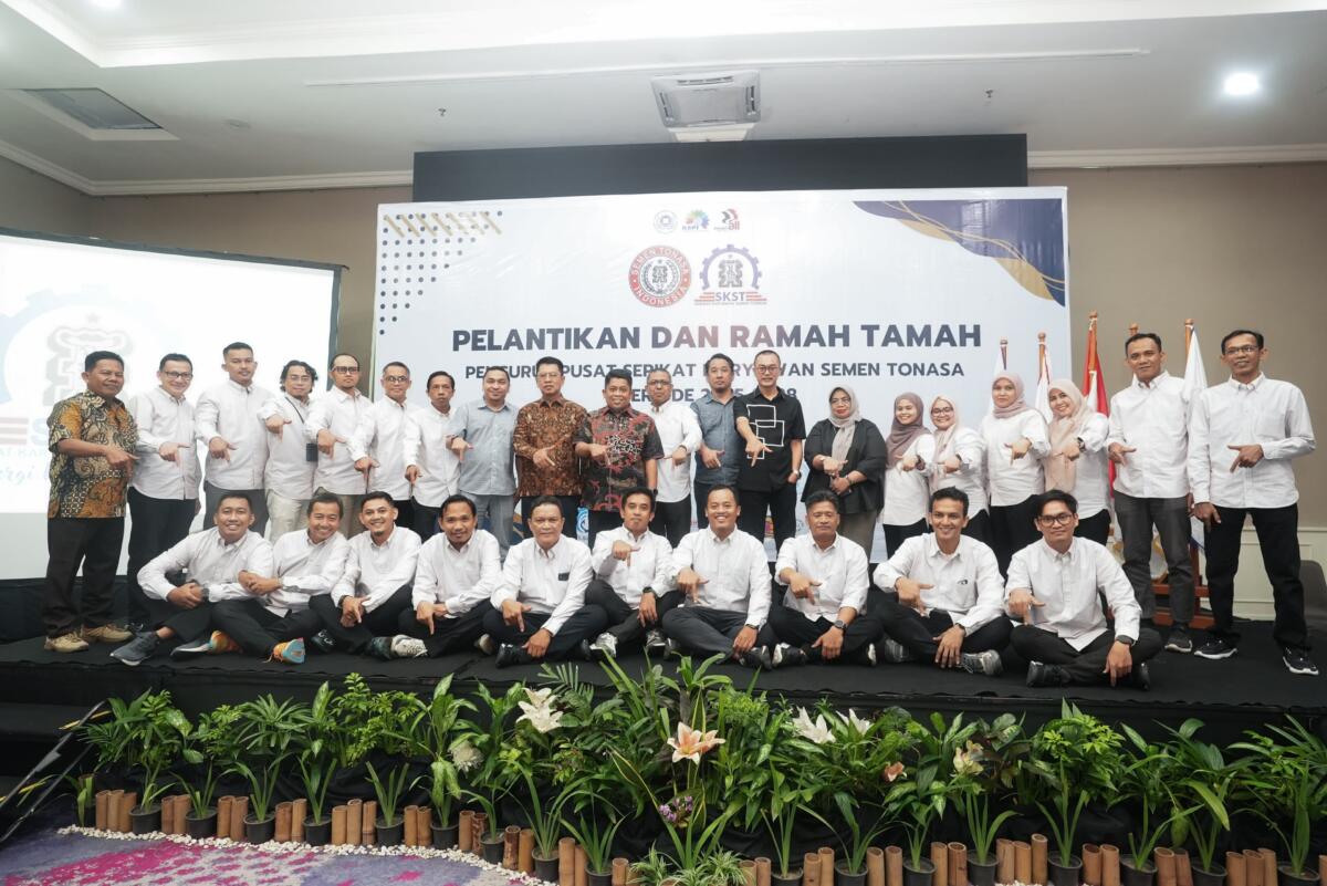PELANTIKAN -- Suasana pelantikan pengurus pusat SKST untuk masa bakti 2025-2028, di ballroom Hotel Aryaduta Makassar, Kamis malam, 9 Oktober 2025.