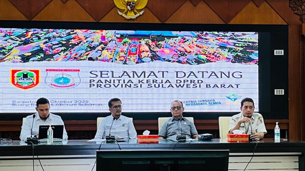 PERTEMUAN -- Pertemuan Panja DPRD Sulbar dengan Pemprov Kalsel saat melakukan kunjungan kerja ke Kalsel.