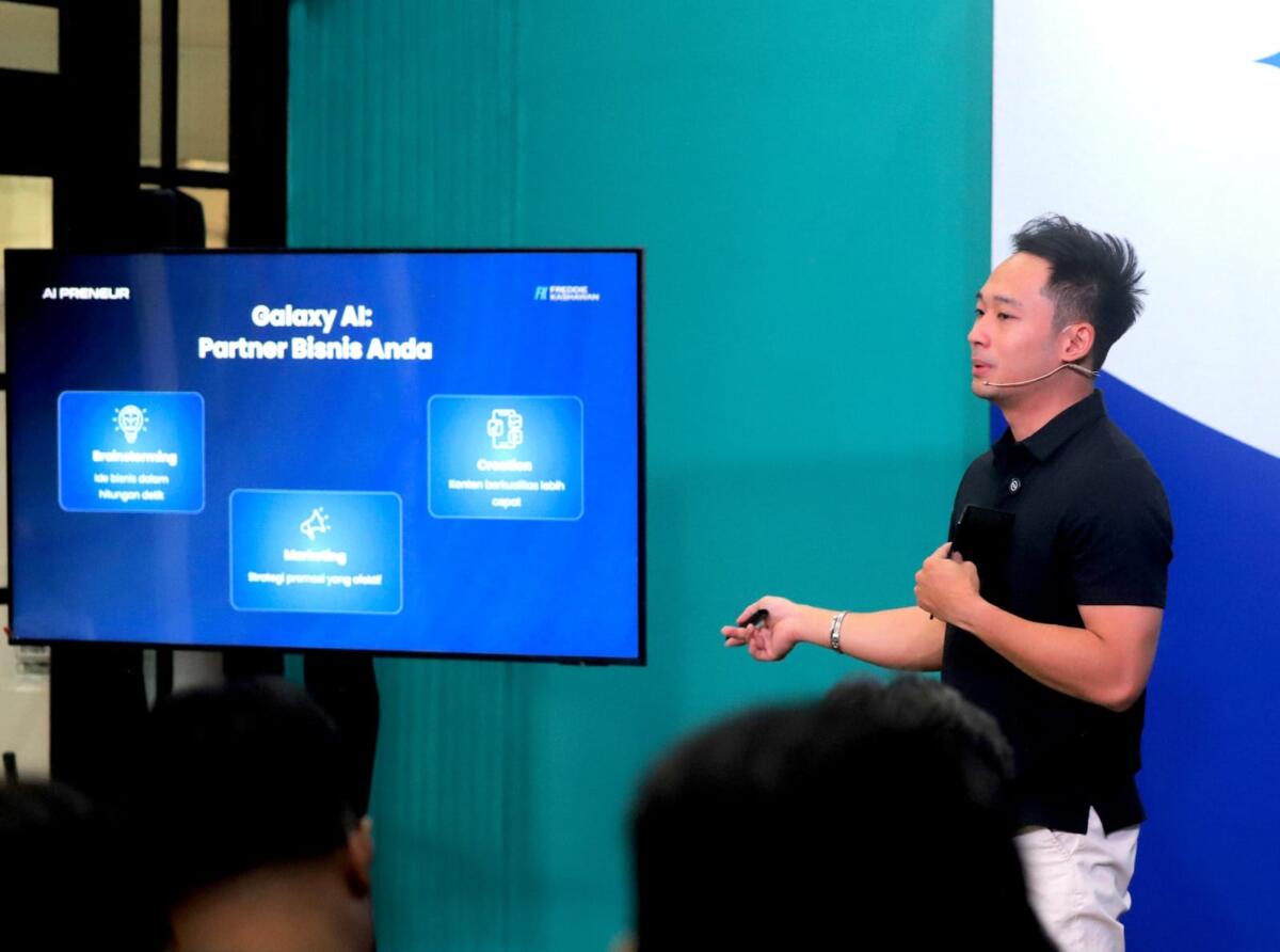 PENJELASAN -- Tim Samsung Galaxy Z Fold7 dan Z Flip7 sedang menjelaskan mengenai keunggulan dari dua produk andalan Samsung.