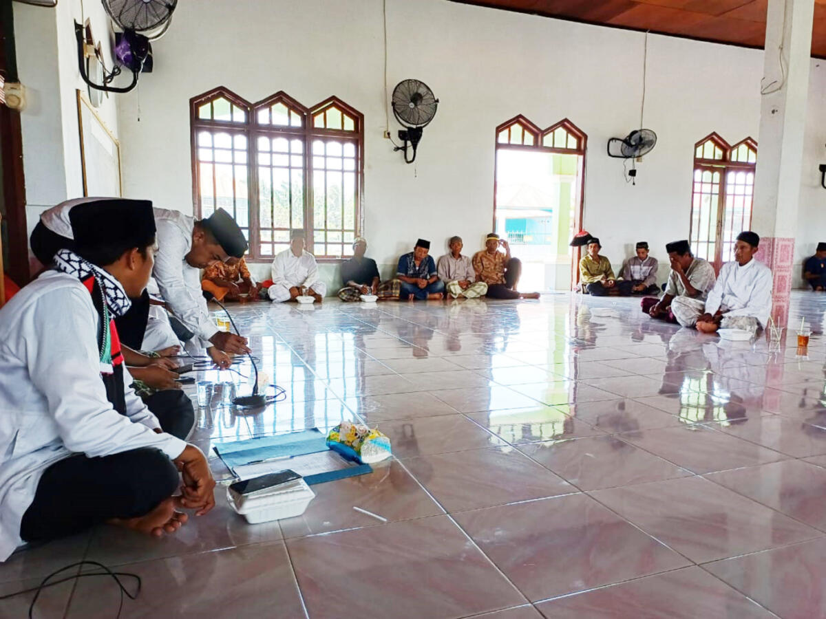 PEMEKARAN -- Warga Desa Seppong Kecamatan Belopa Utara Kabupaten Luwu menggelar musyawarah khusus membahas rencana pemekaran wilayah Desa Seppong Timur di Masjid Nurul Auliya Dusun Batu Papang.