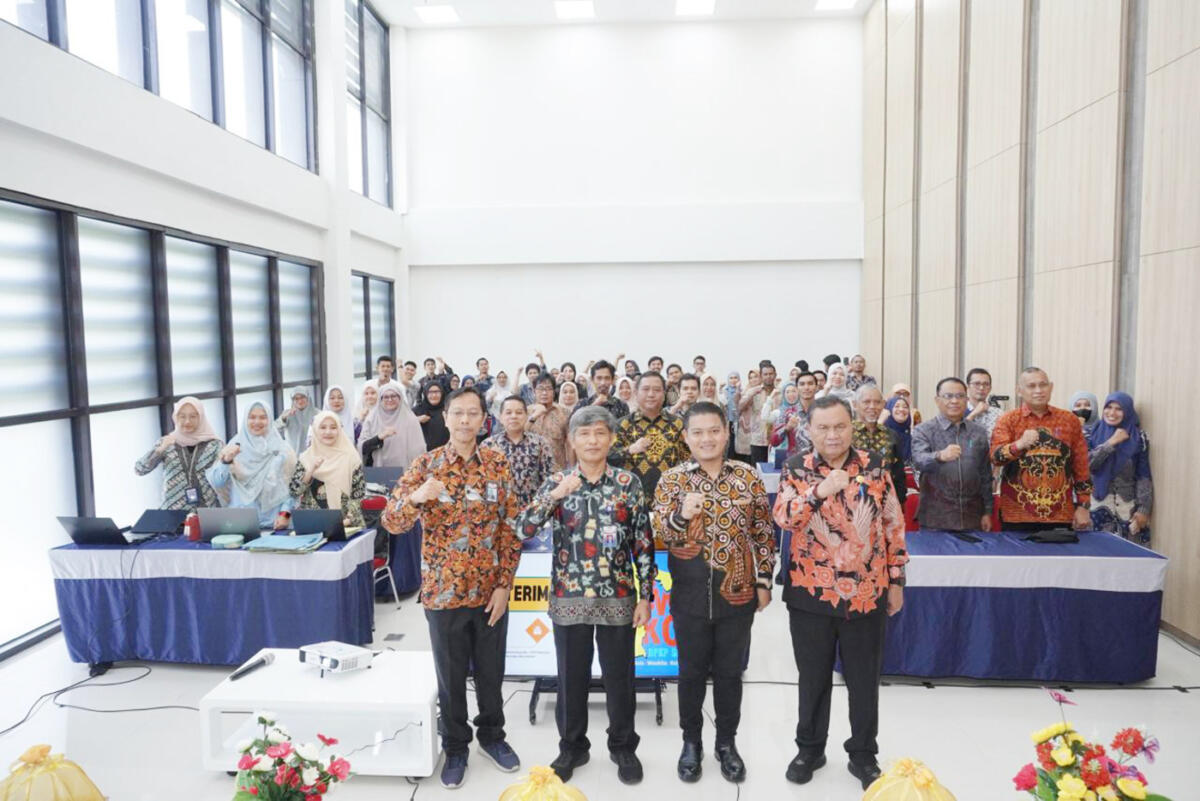 COACHING CLINIC -- Wabup Luwu, Muh. Devhy Bijak Pawindu mewakili Bupati Luwu membuka Coaching Clinic penilaian maturitas dan penjaminan putu penyelenggaraan SPIP Terintegrasi Tahun 2025 di Gedung Diklat Kantor Perwakilan BPKP Provinsi Sulsel baru-baru ini.
