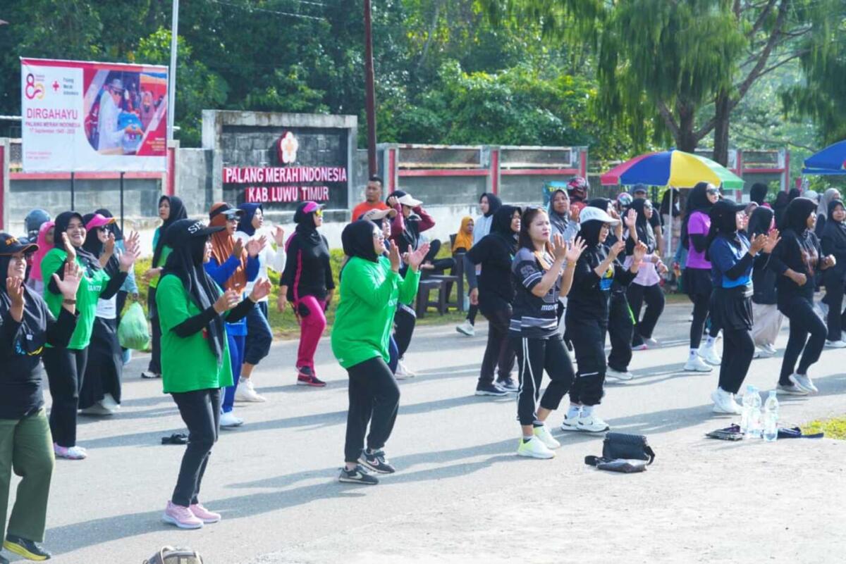 POSITIF -- Program SSJ diluncurkan Pemkab Luwu Timur, kini masyarakat merasakan perubahan positif yang nyata, tidak hanya dalam menjalani gaya hidup lebih sehat, tetapi juga pada peningkatan pendapatan para pelaku UMKM setempat.
