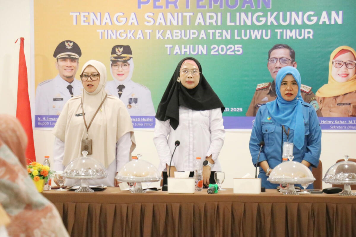 PERTEMUAN -- Dinas Kesehatan Kabupaten Luwu Timur menggelar pertemuan Tenaga Sanitasi Lingkungan di Aula Wisma Trans Malili dalam upaya memperkuat pengelolaan pelayanan kesehatan lingkungan serta menghadapi tantangan perubahan iklim baru-baru ini.  
