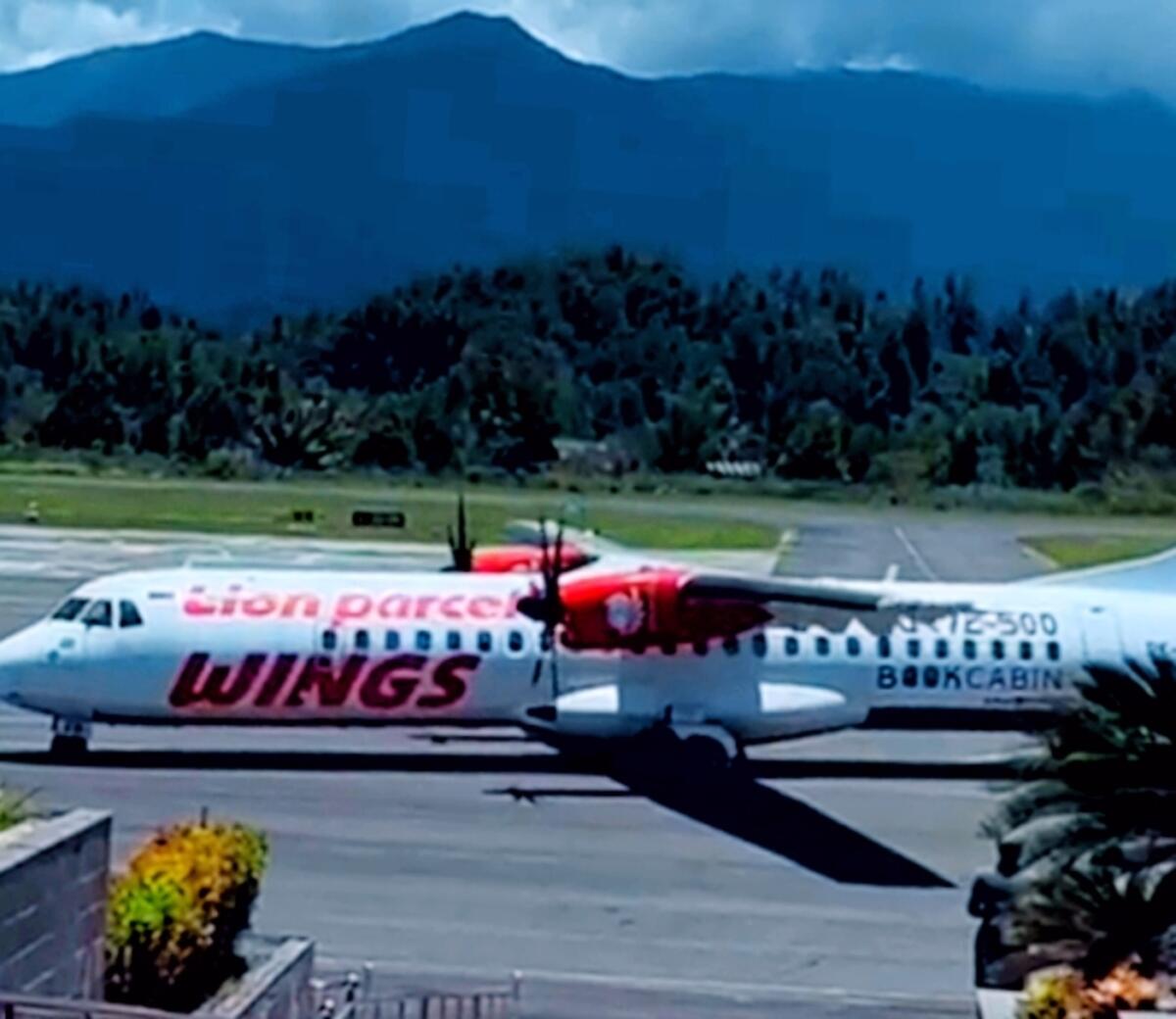 DISKON TIKET -- Salah satu jenis pesawat Lion Air yang akan melayani penerbangan Bandara Sultan Hasanuddin-Toraja serta Bandara Sepinggan Balikpapan-Toraja. Jelang mudik Nataru tahun ini harga tiket dibandrol dengan diskon hingga 14 persen.  
