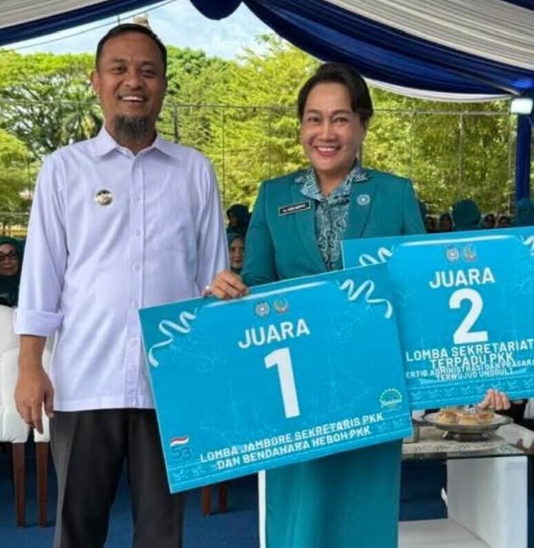 TP PKK Tana Toraja sukses dengan meraih juara diajang Jambore dan Hari Kesatuan Gerak (HKG) PKK ke-53 Provinsi Sulawesi Selatan dihelat di Kabupaten Bone yang digelar selama dua hari (3–4/10). 