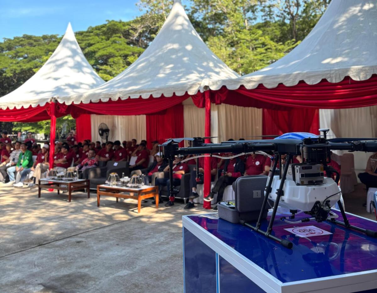 Peluncuran produk unggulan hasil riset Rice Seed Spreading Drone atau Drone Penyebar Benih Padi di kampus Unhas Tamalanrea.