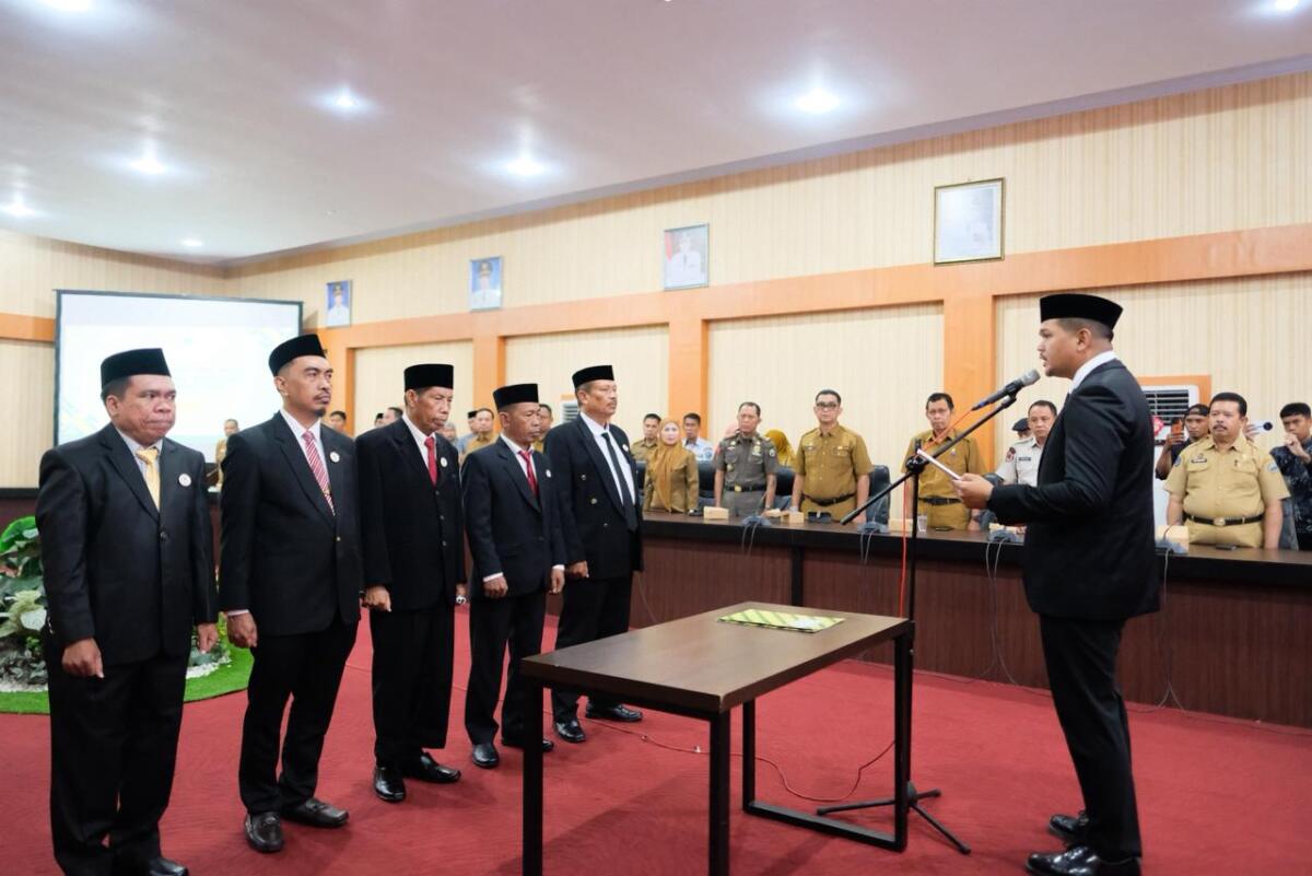 Bupati Bantaeng, M. Fathul Fauzy Nurdin melantik Pimpinan Badan Amil Zakat Nasional (Baznas) Kabupaten Bantaeng periode 2025–2030, di Ruang Pola Kantor Bupati Bantaeng, Senin (3/11/2025).