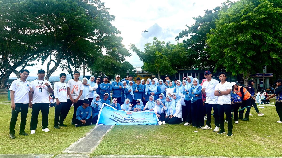 Diskominfo SP ikut memeriahkan lomba defile antarinstansi Pemkab Bantang dalam rangka HUT ke-54 Korpri. 