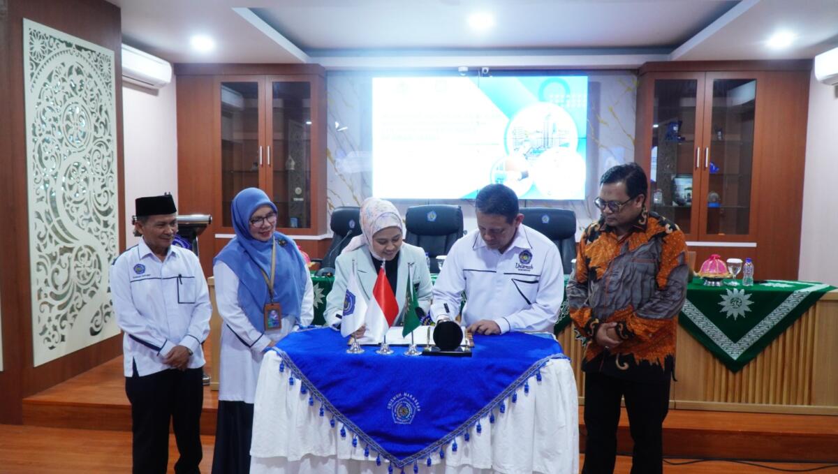 Penandatanganan MoU antara Unismuh Makassar dengan PT Al-Habib Global Talent untuk program penempatan tenaga kesehatan ke luar negeri, khususnya Arab Saudi.