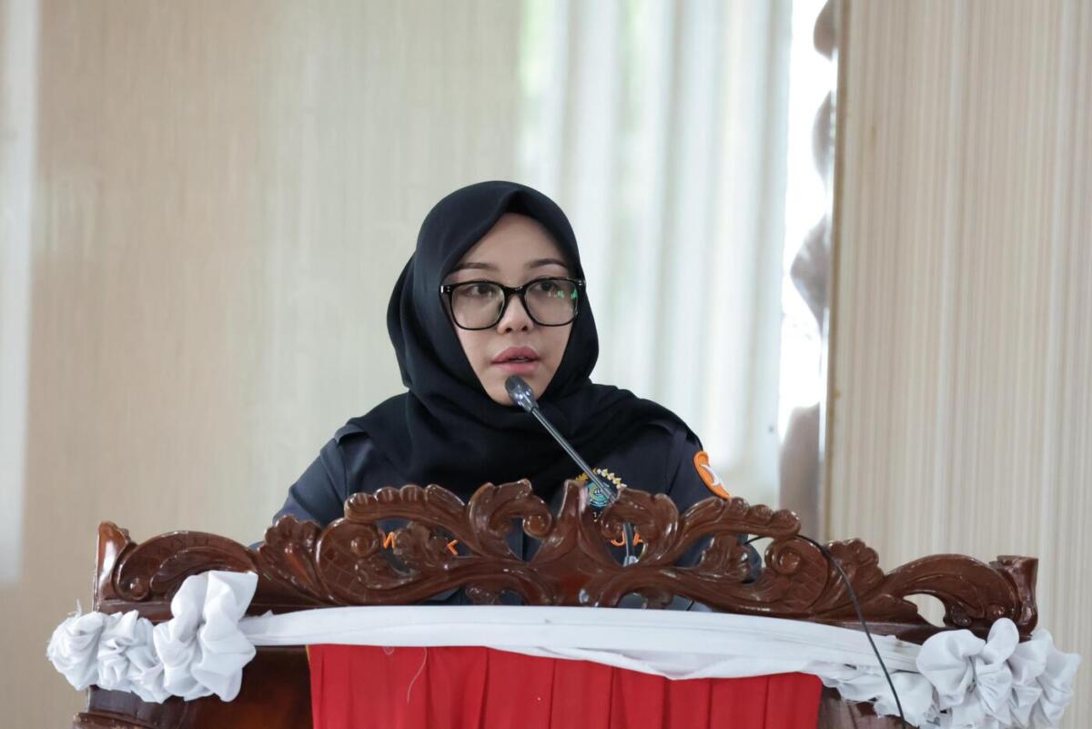 IST
SAMBUTAN--Ketua DPRD Bulukumba Umy Asyiatun Khadijah memberikan sambutan pada Sosialisasi Pembangunan Budaya Antikorupsi di Ruang Pola Kantor Bupati Bulukumba, Selasa (11/11).
