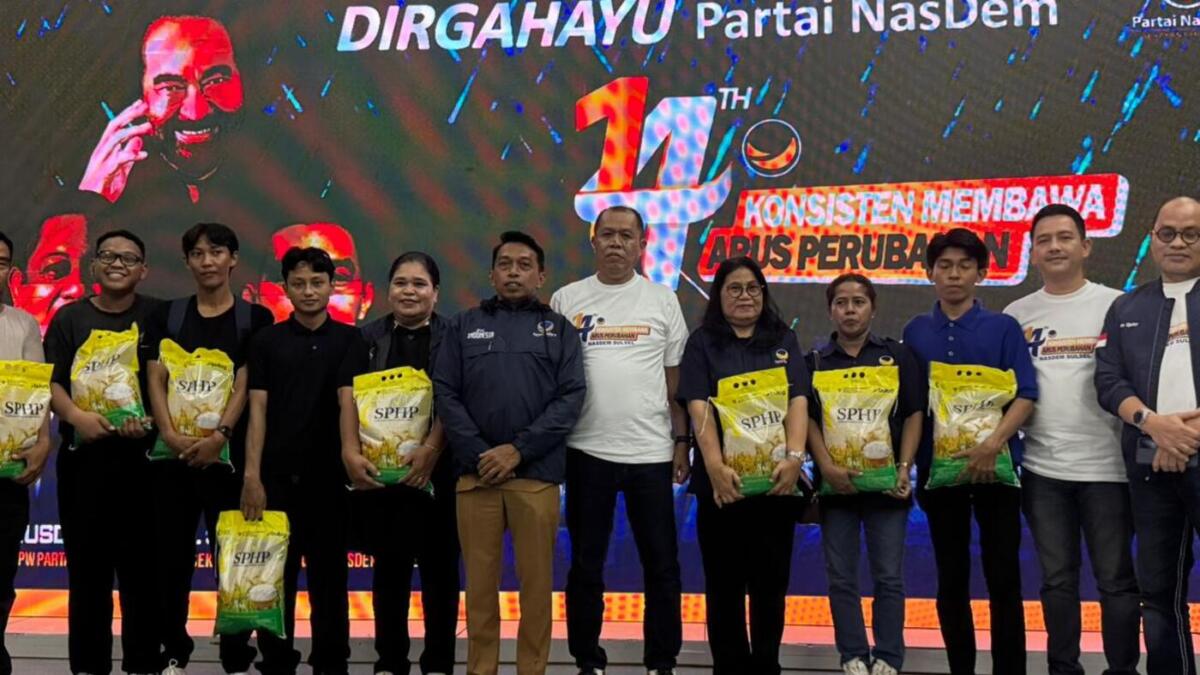 IST
MOTIVASI--Sekretaris DPW Nasdem Sulsel Syaharuddin Alrif juga beri motivasi kepada kader ketika menghadiri HUT Nasdem  
