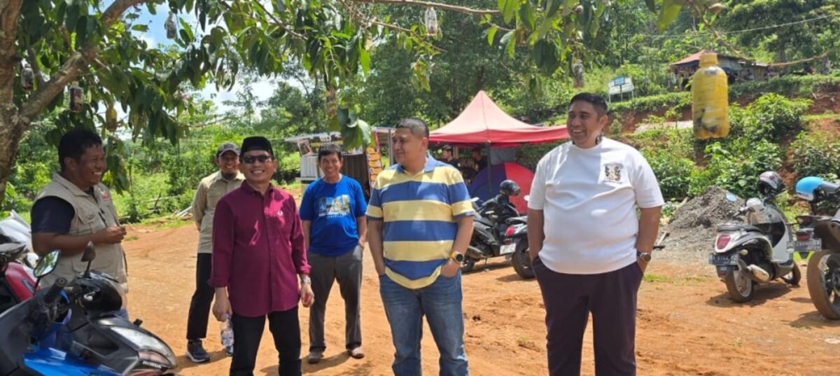IST
BERSAMA--Legislator Hanura Makassar Muhlis Misbah bersama Wali Kota Makassar Munafri Arifuddin dan Bupati Maros Chaidir Syam
