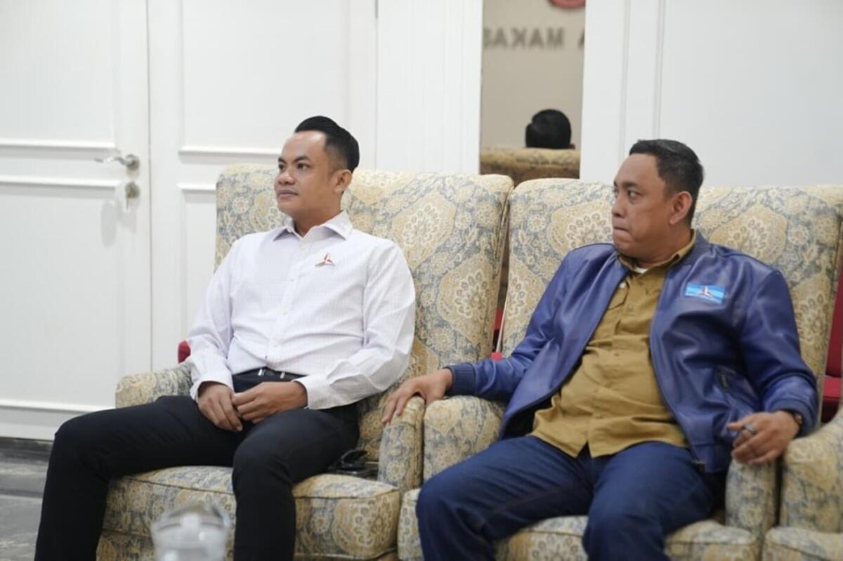 IST
PERTEMUAN--Wakil Ketua DPC Demokrat Makassar, Tri Sulkarnain Ahmad melakukan pertemuan dengan Ketua DPC Demokrat yang juga Wakil Wali Kota Makassar, Aliyah Mustika Ilham.
