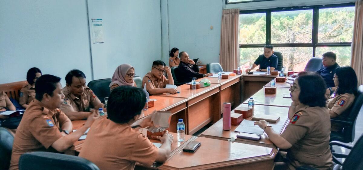 IST
MARATON--DPRD Tana Toraja menggelar rapat maraton membahas KUA-PPAS APBD bersama OPD
