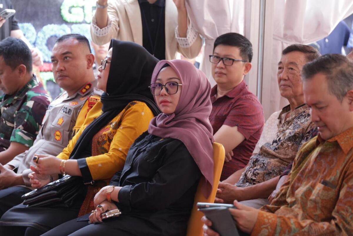 IST
PELUNCURAN--Ketua DPRD Bulukumba Umy Asyiatun Khadijah menghadiri peluncuran dan grand opening  BCA KCP Bulukumba di Jalan Dr. Sam Ratulangi, Kelurahan Caile, Kecamatan Ujung Bulu, Jumat (21/11)