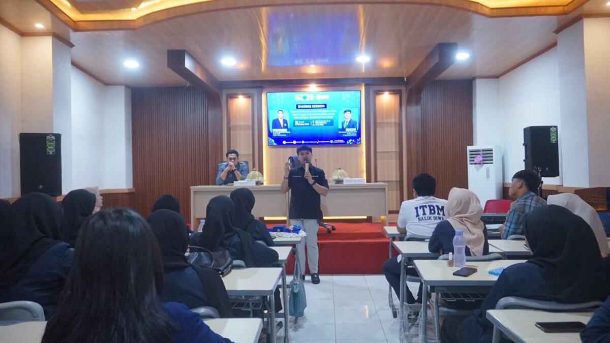 Dirut PT Gprecast Indonesia Muh Imadudin Akmal melaksanakan sharing session dengan mahasiswa ITBM Balik Diwa bertema Kepatuhan Hukum dan Penguatan Etika dalam Legal Entrepreneurship untuk Membangun Generasi Emas 2045.