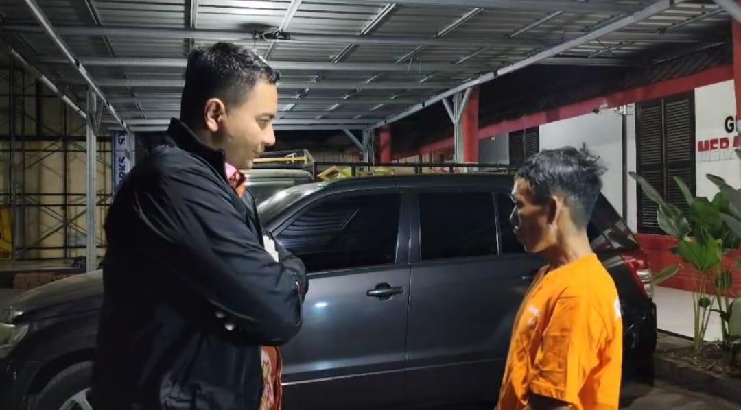 Kapolres Gowa AKBP Muhammad Aldy Sulaiman menginterogasi langsung BD yang diamankan usai memarangi menantunya.