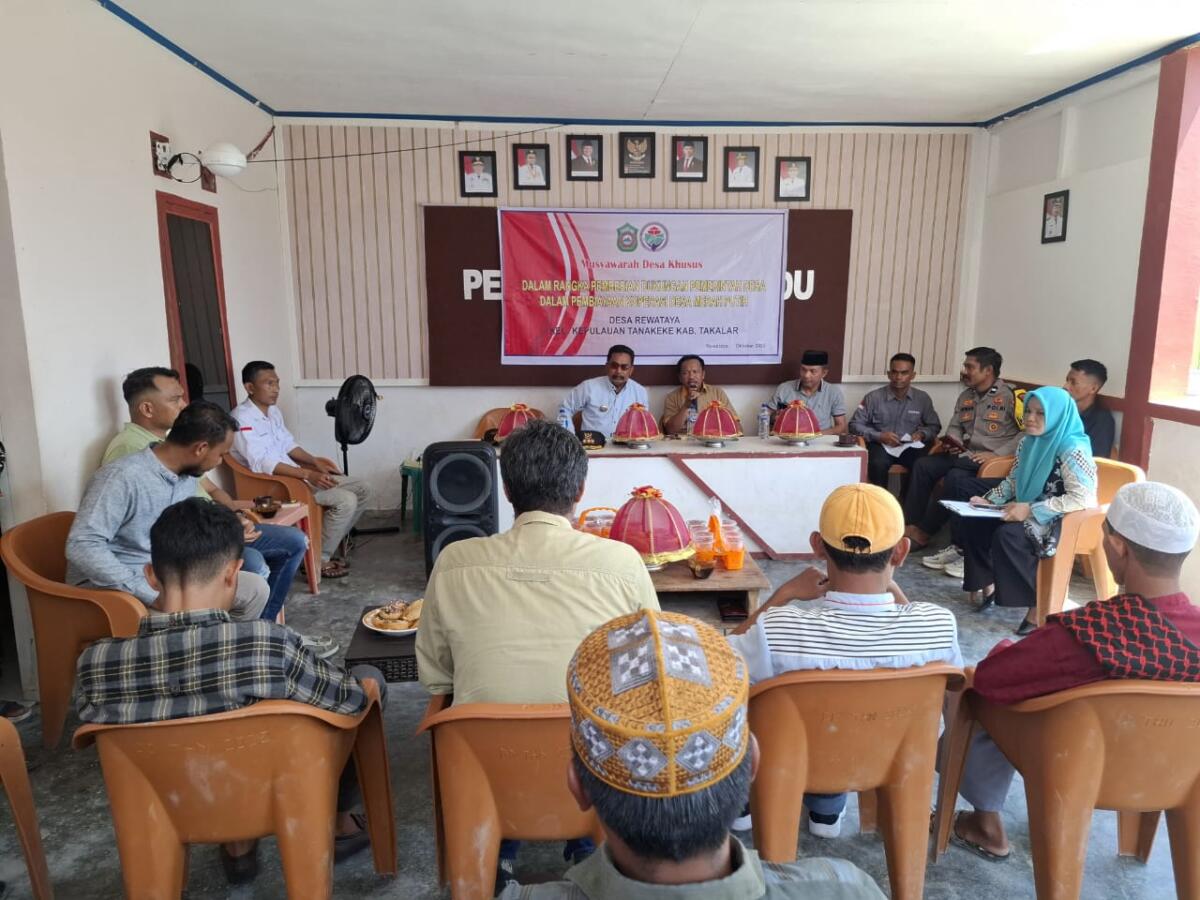 Musyawarah Desa Khusus dalam rangka pembiayaan Koperasi Desa Merah Putih berlangsung di Gedung Serbaguna Desa Rewataya.