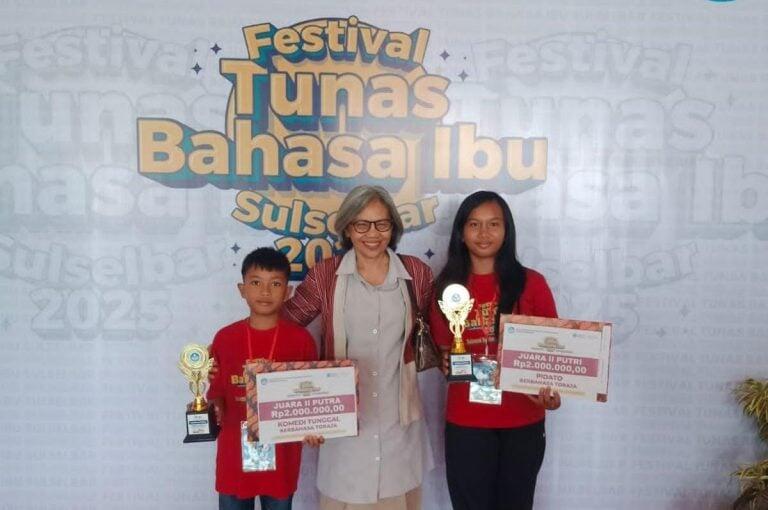 BOYONG MEDALI -- Kupaten Luwu Timur menorehkan tinta emas dalam upaya pelestarian bahasa dan budaya daerah diajang Festival Tunas Bahasa Ibu (FTBI) tingkat Provinsi Sulsel dan Barat. Delegasi Luwu Timur tampil gemilang dan berhasil membawa pulang sejumlah medali. 
