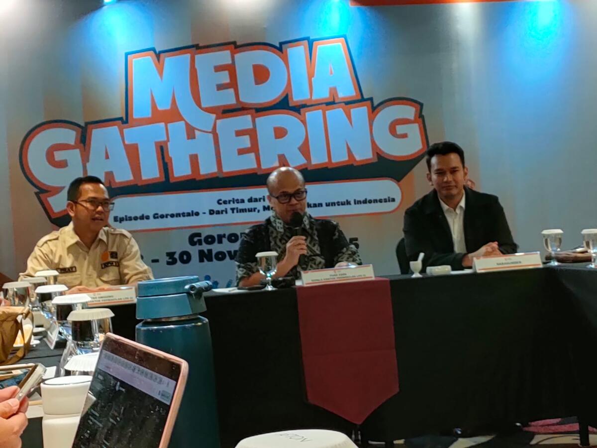 UNGKAPKAN DUKA -- Kepala Kantor Perwakilan LPS Wilayah 3 Makassar, Fuad Zaen (tengah) menyampaikan sambutan dan perasaan duka pada acara workshop media gathering bersama wartawan, di Hotel Aston Gorontalo, Jumat malam, 28 November 2025.