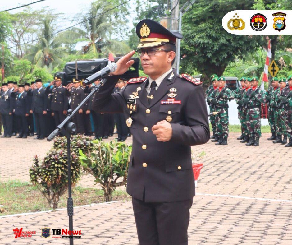 NILAI PERJUANGAN -- Bupati Luwu, H Patahudding bertindak sebagai Inspektur Upacara (Irup) peringatan Hari Pahlawan Nasional Tahun 2025 sekaligus membacakan amanat Menteri Sosial RI di Lapangan Andi Djemma Belopa, Senin (10/11).