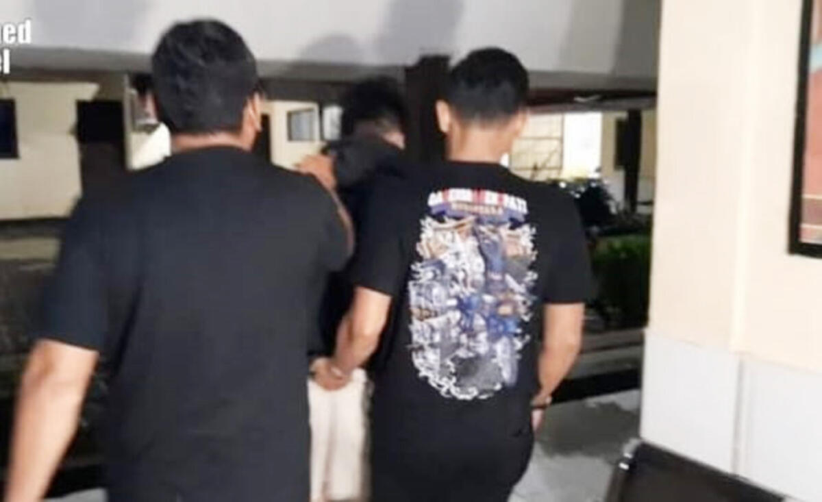 PENCURIAN -- Pelaku pencurian BBM jenis solar ditangkap kepolisian Polsek Ujung Tanah-Polres Pelabuhan Makassar. 
