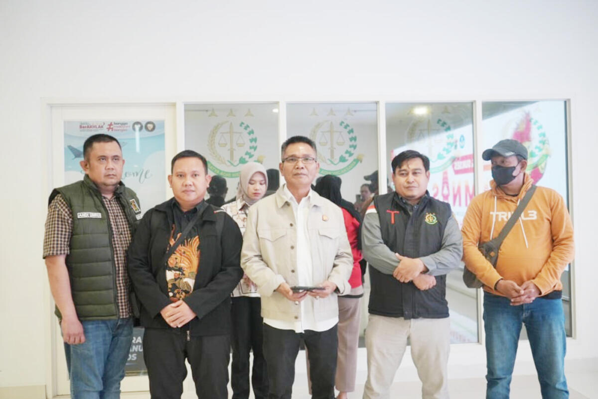 TERPIDANA -- Tim Intelijen Kejaksaan Tinggi Sulawesi Selatan berhasil menangkap terpidana kasus narkotika yang masuk daftar pencarian orang selama 16 bulan. 
