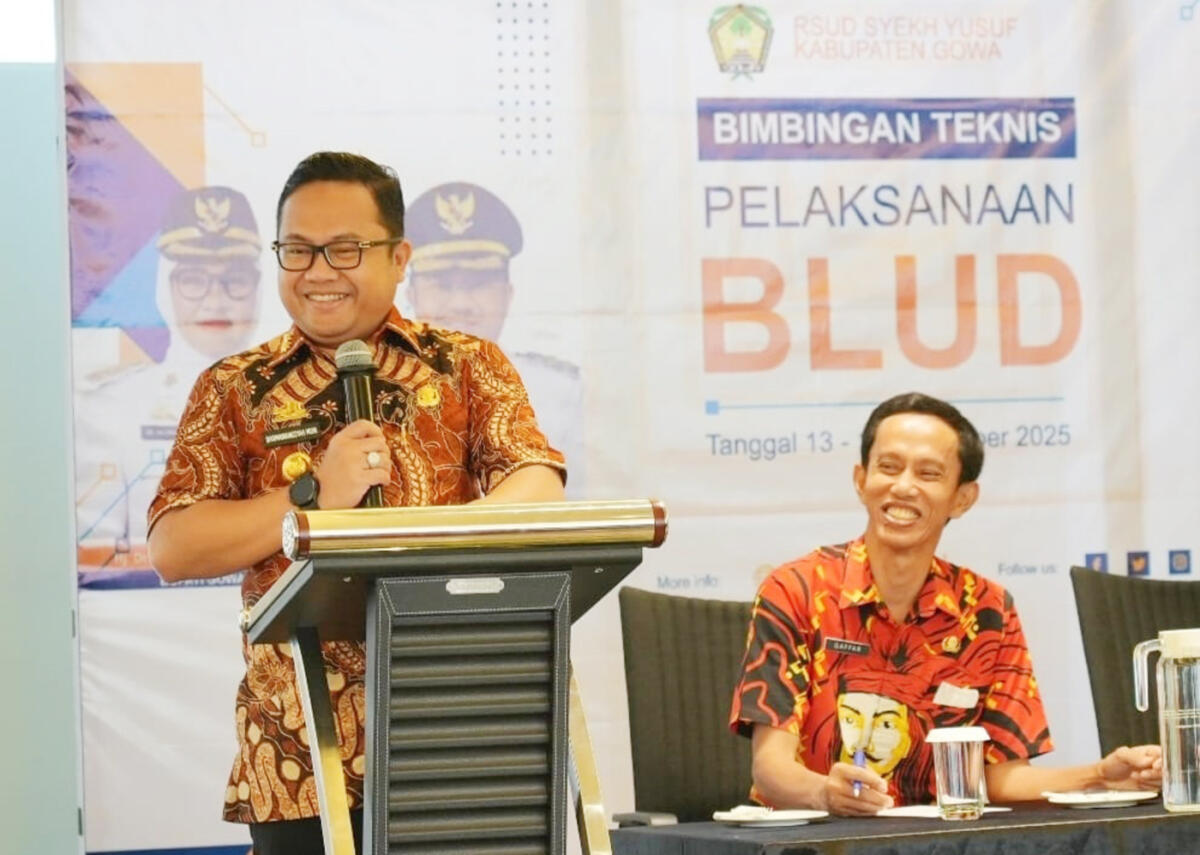 IST
ARAHAN -- Wabup Gowa, Darmawangsyah Muin saat memberikan arahan dalam pembukaan bimtek BLUD RSUD Syekh Yusuf. 
