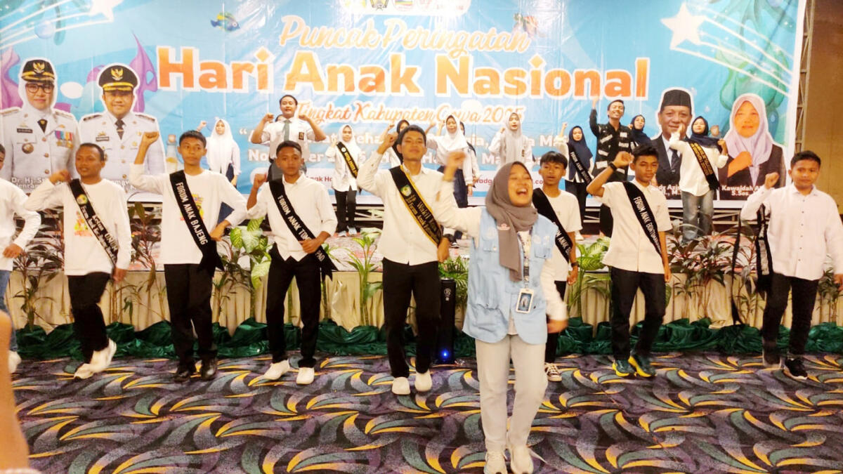 BKM/SAR
AKSI -- Para perwakilan anak mempersembahkan aksi mereka dalam puncak Hari Anak Nasional 2025 tingkat Kabupaten Gowa yang dihelat di Horison Makassar. 
