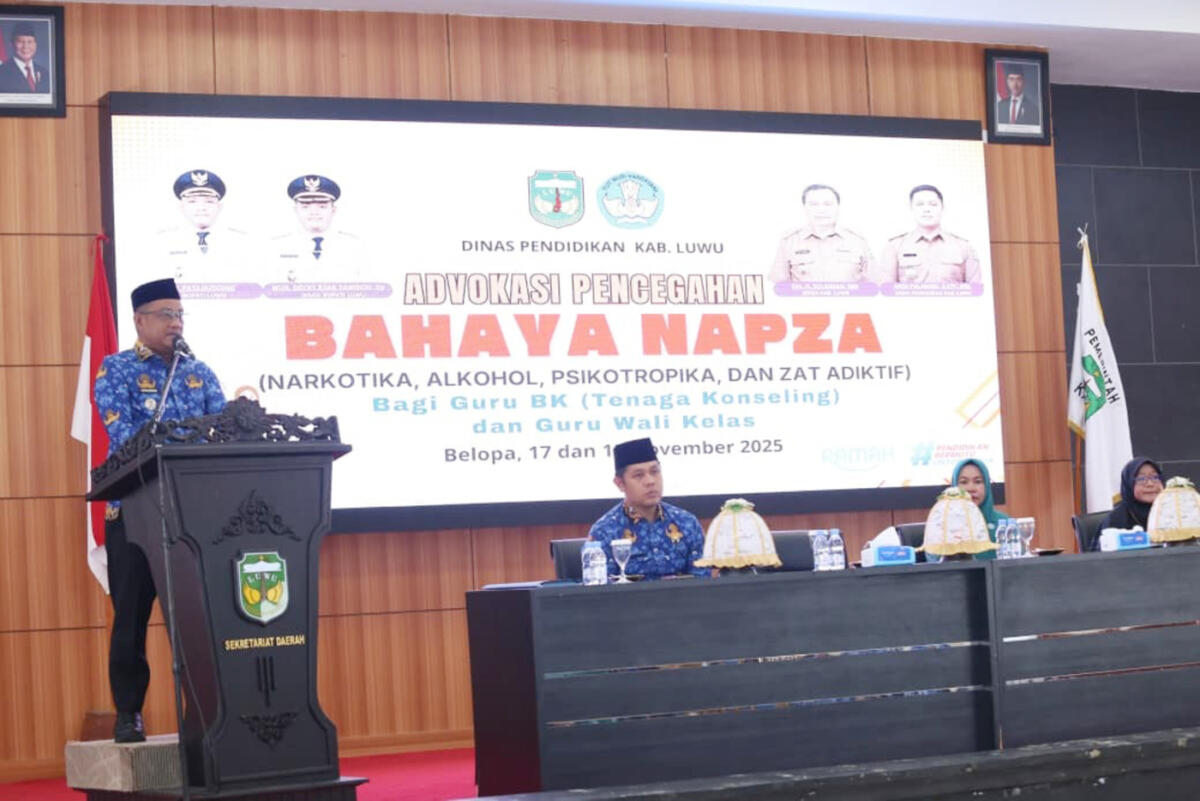 ADVOKASI -- Dinas Pendidikan Kabupaten Luwu menggelar kegiatan advokasi pencegahan bahaya Napza bagi guru bimbingan dan konseling serta guru wali kelas se-Kabupaten Luwu di Ruang Pola Andi Kambo Kantor Bupati Luwu, Senin (17/11).
