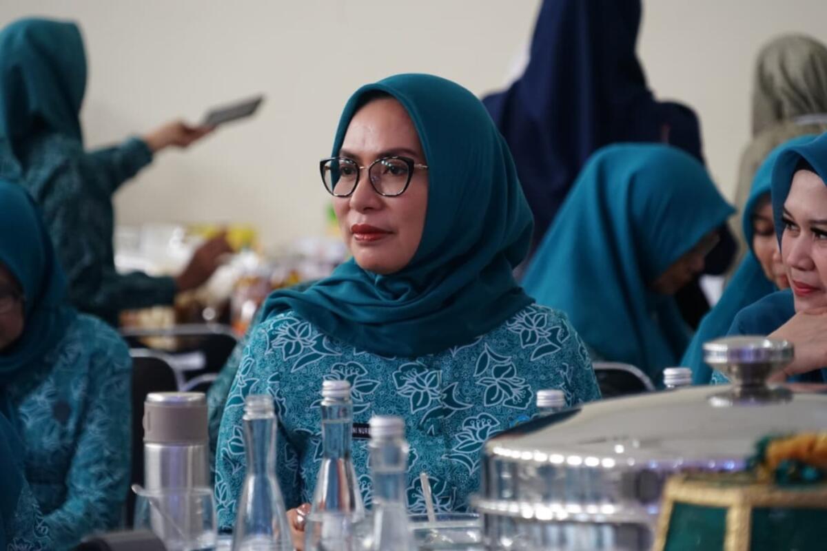 HADIR -- Ketua TP TP PKK, Ani Nurbani Irwan menghadiri acara B2SA Fest 2025 di Gedung Mulo, Dinas Kebudayaan & Kepariwisataan Provinsi Sulsel, Selasa (18/11). 
