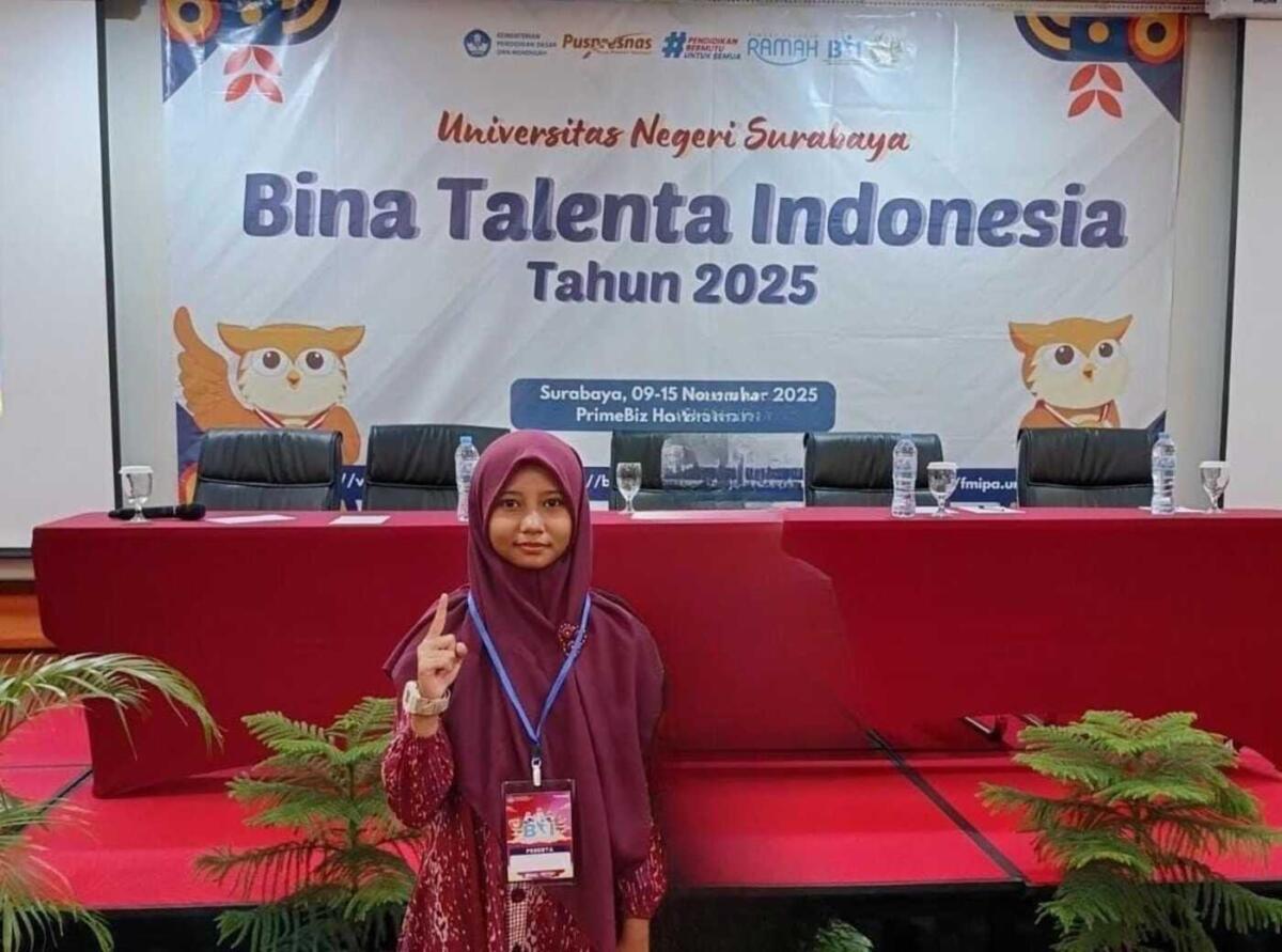 LOLOS -- Guru Matematika UPT SMPN 2 Malili. Ilmal, bersama siswinya Aqeela Hafiza Aspuji berhasil lolos seleksi nasional program Bina Talenta Indonesia Bidang Science, Technology, Engineering, and Mathematics (STEM)  yang digelar Kemendikdasmen RI pada 10–15 November 2025 di UNY dan Unesa.
Keberhasilan ini 