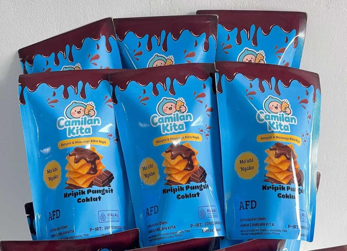 CAMILAN KITA -- Satu lagi produk kebanggaan lokal lahir dari tangan kreatif masyarakat Luwu Timur. “Camilan Kita”, UMKM berbasis di Kecamatan Wasuponda ini resmi hadir sebagai gebrakan baru dalam dunia kuliner lokal, membawa cita rasa khas sekaligus semangat ekonomi kreatif daerah.
