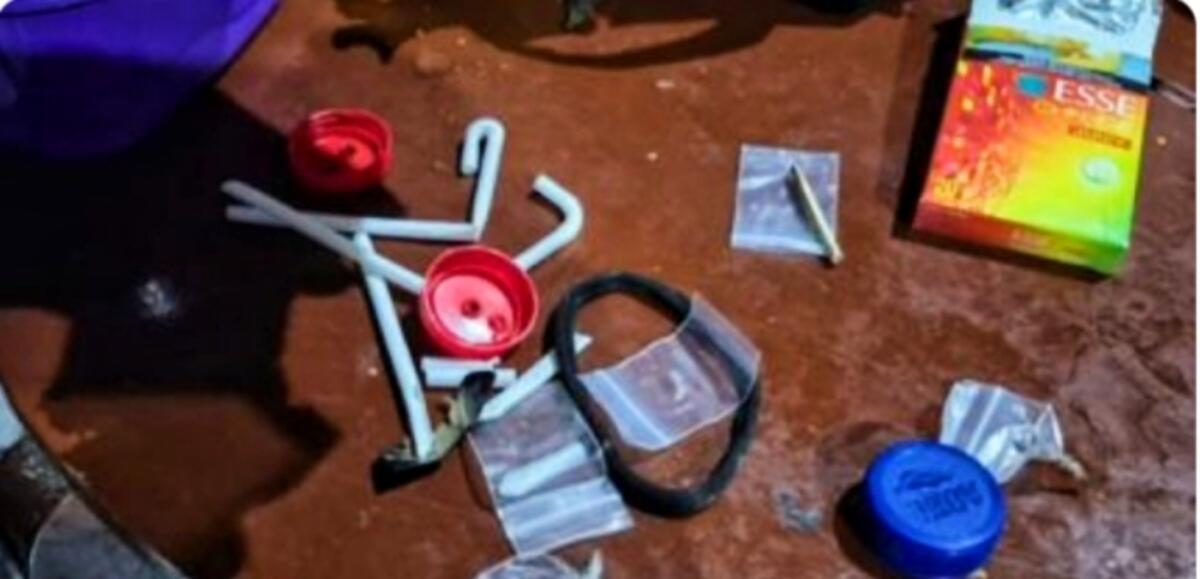 NARKOBA -- Kapolres Tana Toraja AKBD Budi Hermawan menjatuhkan tindakan tegas terhadap oknum anggota Polri dengan PTDH atas keterlibatannya dalam kasus narkoba baru-baru ini. Tersangka terjaring razia di Kamar Wisma di Makale bersama seorang perempuan, Jumat (7/11) dan positif narkoba Amphetamine dan Metaphetmine.
