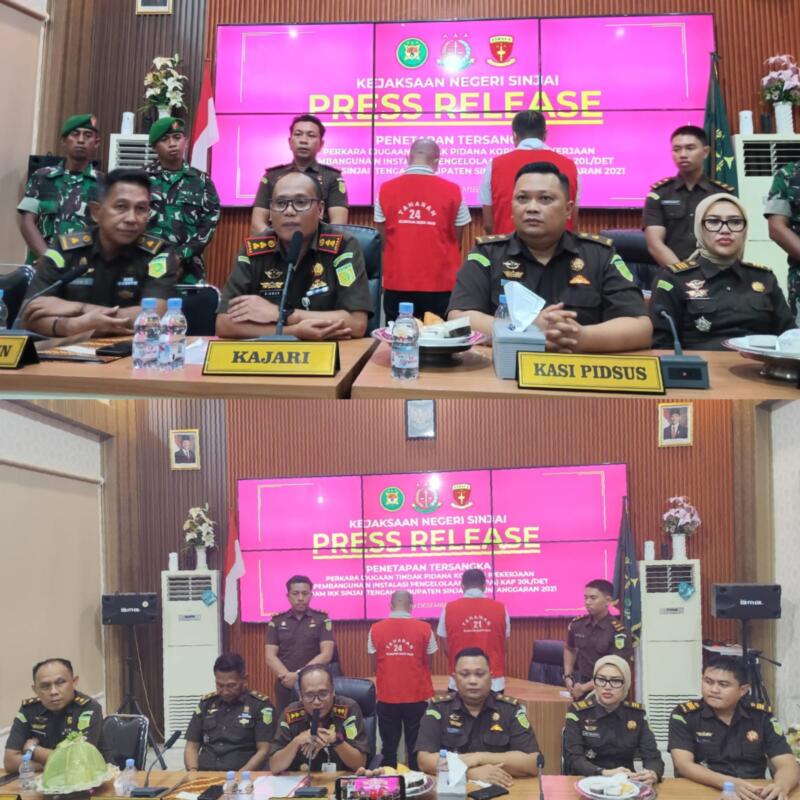 Kepala Kejaksaan Negeri Sinjai, Mohammad R. Bugis, didampingi oleh kasi pidsus dan para kasi lainnya serta sejumlah personil TNI dalam press release di kantor Kejari, Senin (8/12/2025).