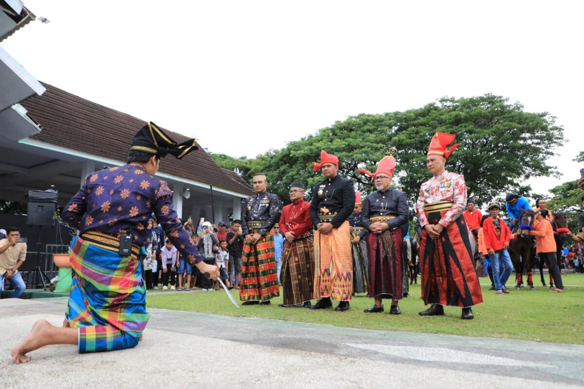 Bupati Bantaeng, M Fathul Fauzi Nurdin menghadiri Festival Kaloli di kawasan Pantai Seruni, Jumat (5/12/2025).