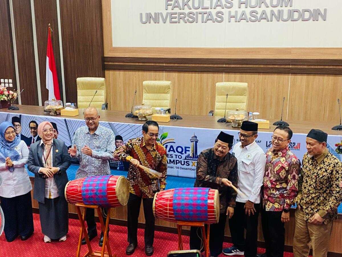 Rektor Unhas, Prof Jamaluddin Jompa membuka Wakaf Goes to Campus XVI di aula Prof Baharuddin Lopa, Fakultas Hukum, Unhas.