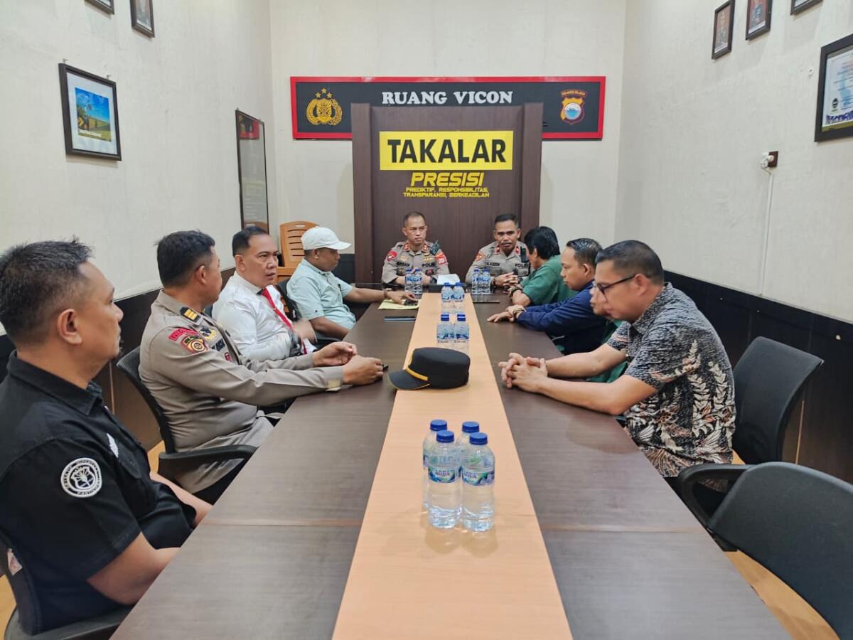 Kapolres Takalar AKBP Supriadi didampingi Wakapolres  Kompol Alaudin Torki menerima audiensi panitia Konfercab PWI Takalar.