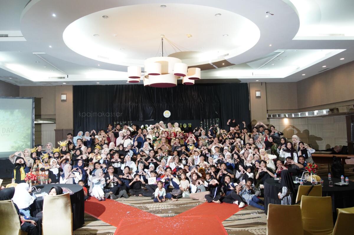 Foto bersama pada acara Appreciation Day 2025 yang dilaksanakan KPAJ Kota Makassar.
 
