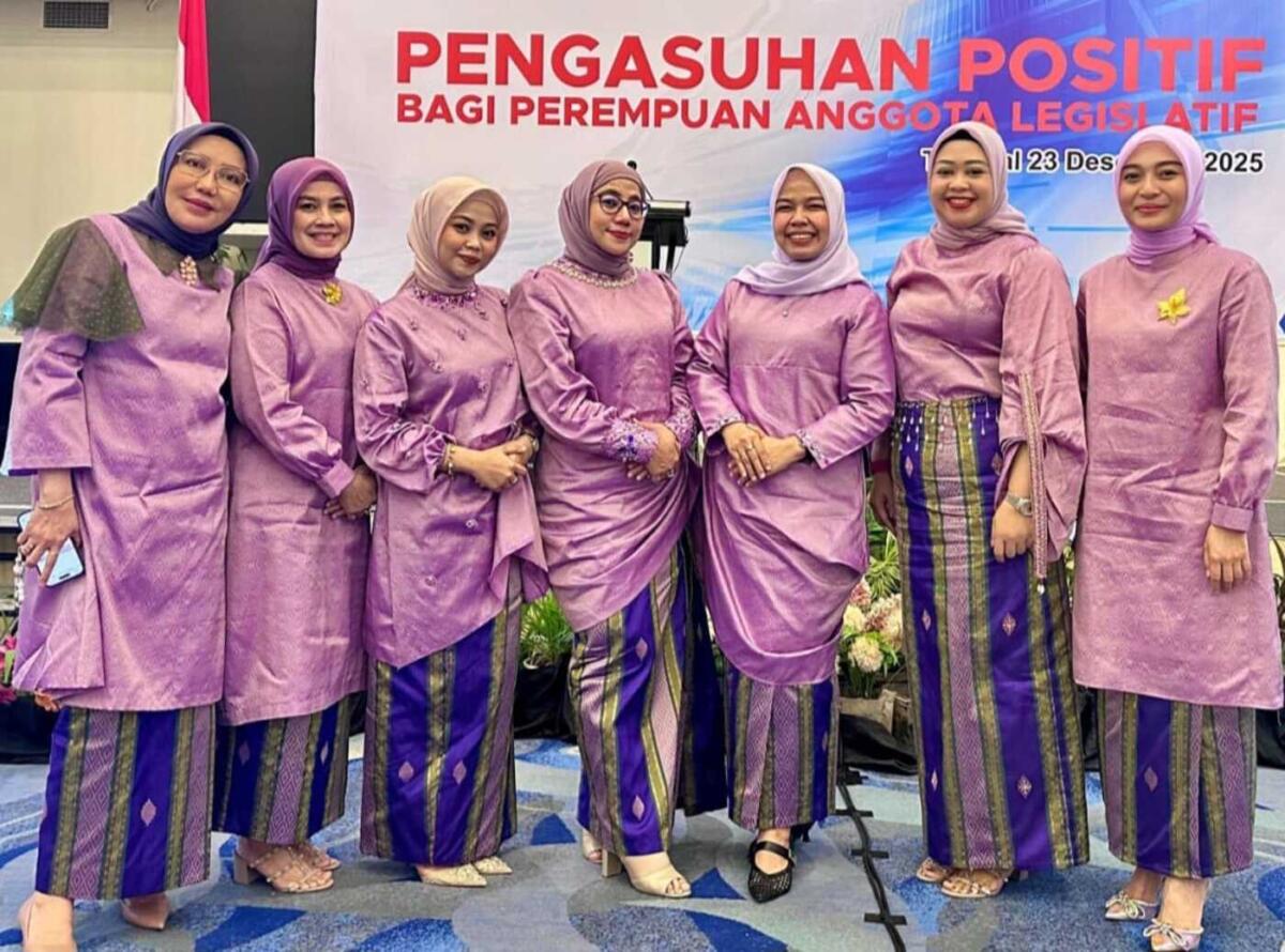IST
KAUKUS--Tujuh anggota DPRD Makassar dalam kegiatan Kaukus Perempuan Parlemen bertajuk 'Pengasuhan Positif bagi Perempuan Anggota Legislatif' yang digelar di Hotel Claro Makassar, Selasa (23/12).
