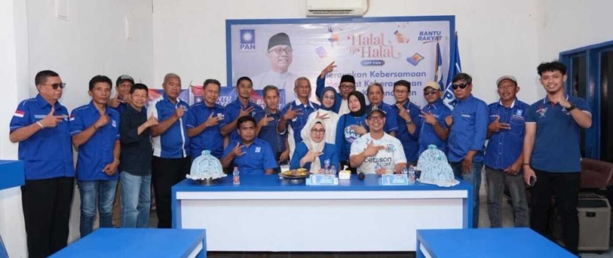 BKM/IST
SILATURAHMI--Ketua DPW PAN Provinsi Sulsel Hj Husniah Talenrang bersilaturahmi dengan pengurus DPD PAN Bulukumba 
