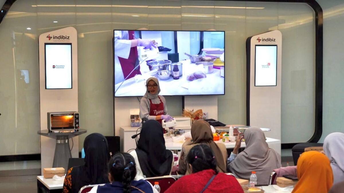 NARASUMBER -- Dian Agustina, owner Nyiamm Home Bakery, sebagai narasumber utama menyampaikan perjalanan membangun usaha, tantangan yang dihadapi, serta pengembangan Nyiamm Home Bakery.