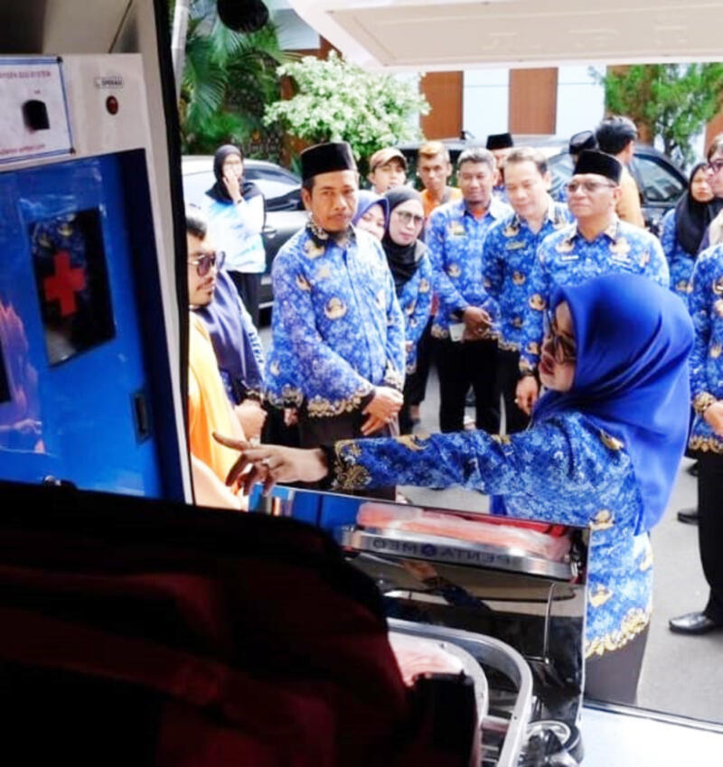 IST
MEMANTAU -- Bupati Gowa, Husniah Talenrang bersama Sekkab Gowa, Andy Azis Peter memantau kondisi fisik bulan layanan Si Jempol Mantap
