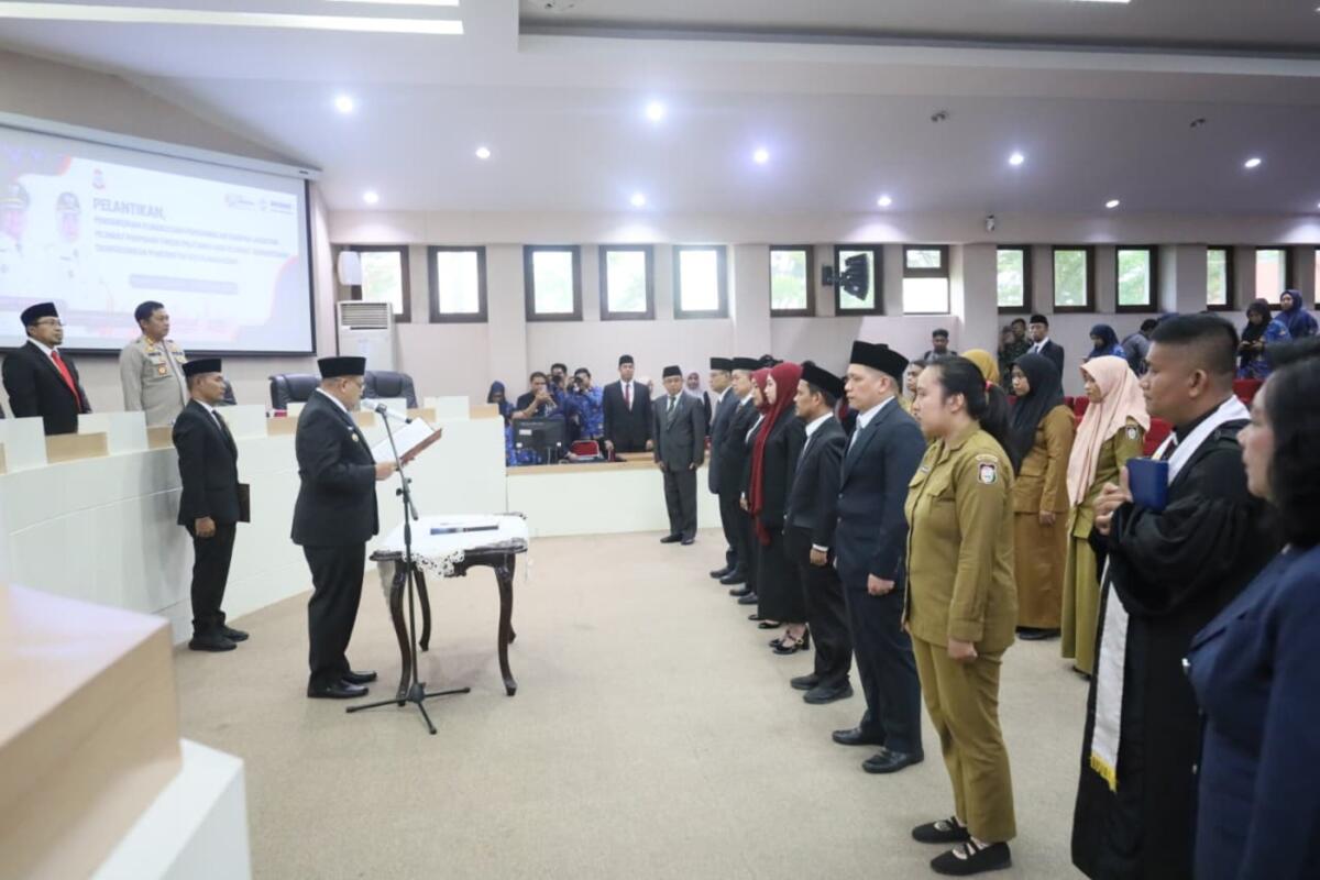 ist
LANTIK--Wali Kota Makassar, Munafri Arifuddin melantik ulang Kepala Inspektorat Kota Makassar, Andi Asma Zulistia Ekayanti beserta 13 pejabat lainnya, Senin (1/12).
