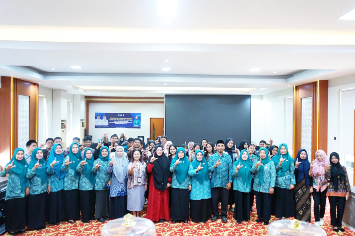 SOSIALISASI -- Pokja I Tim Penggerak PKK Lutim bekerja sama Dinas Sosial Pemberdayaan Perempuan dan Perlindungan Anak (Dinsos PPPA) Kabupaten Luwu Timur menggelar sosialisasi penguatan dan peningkatan kapasitas kader muda PKK di Aula Sasana Praja, Kantor Bupati baru-baru ini. 