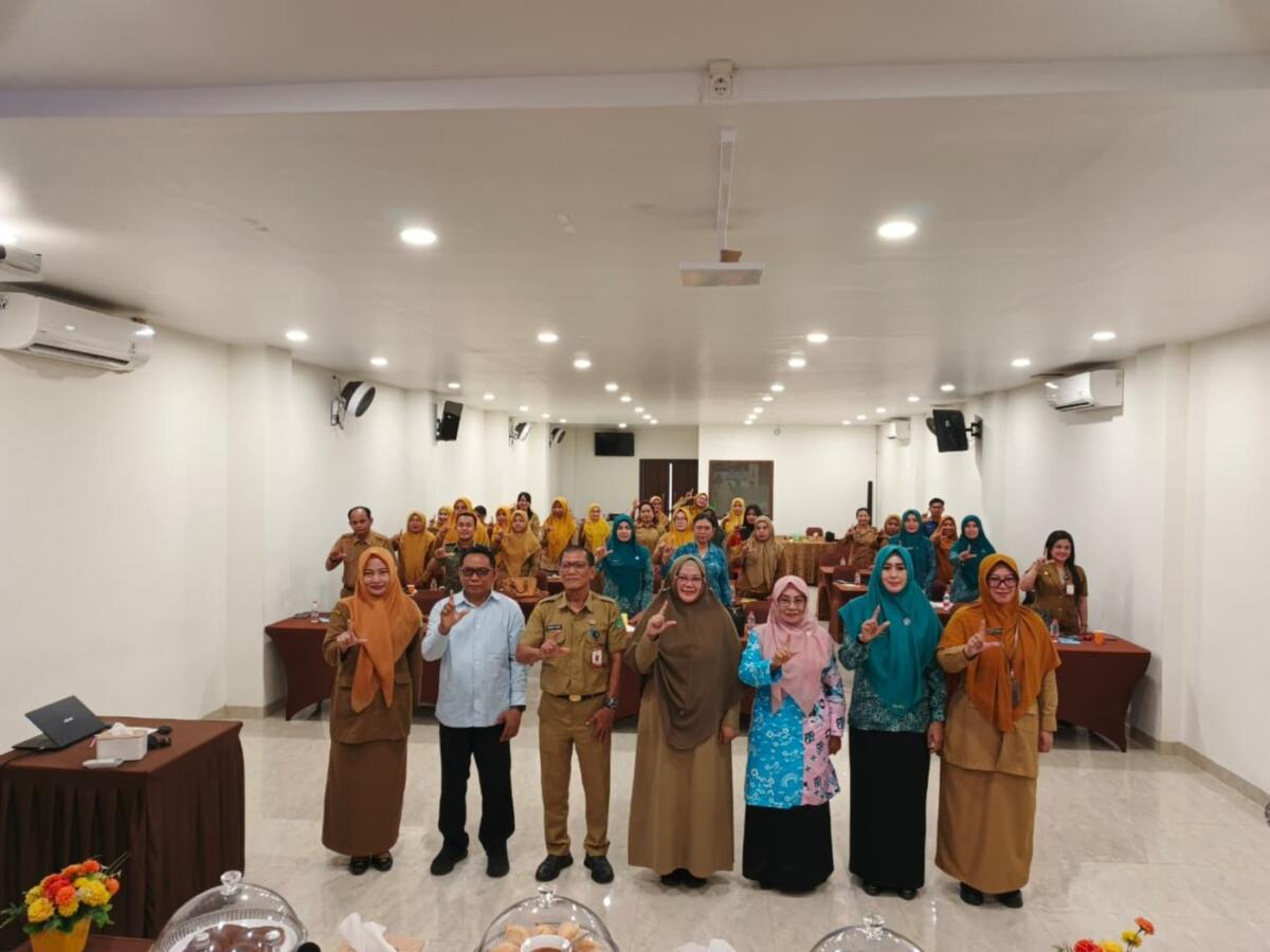 POSYANDU -- Dinas Kesehatan Pemkab Lutim memperkuat peran Posyandu sebagai pusat pemberdayaan masyarakat melalui Pertemuan Koordinasi Tim Pembina Posyandu Tingkat Kabupaten Tahun 2025 yang digelar di Wisma Trans, Malili baru-baru ini. 
